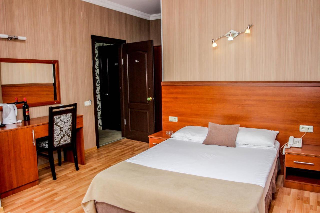 Hotel Istanbul 巴统 外观 照片