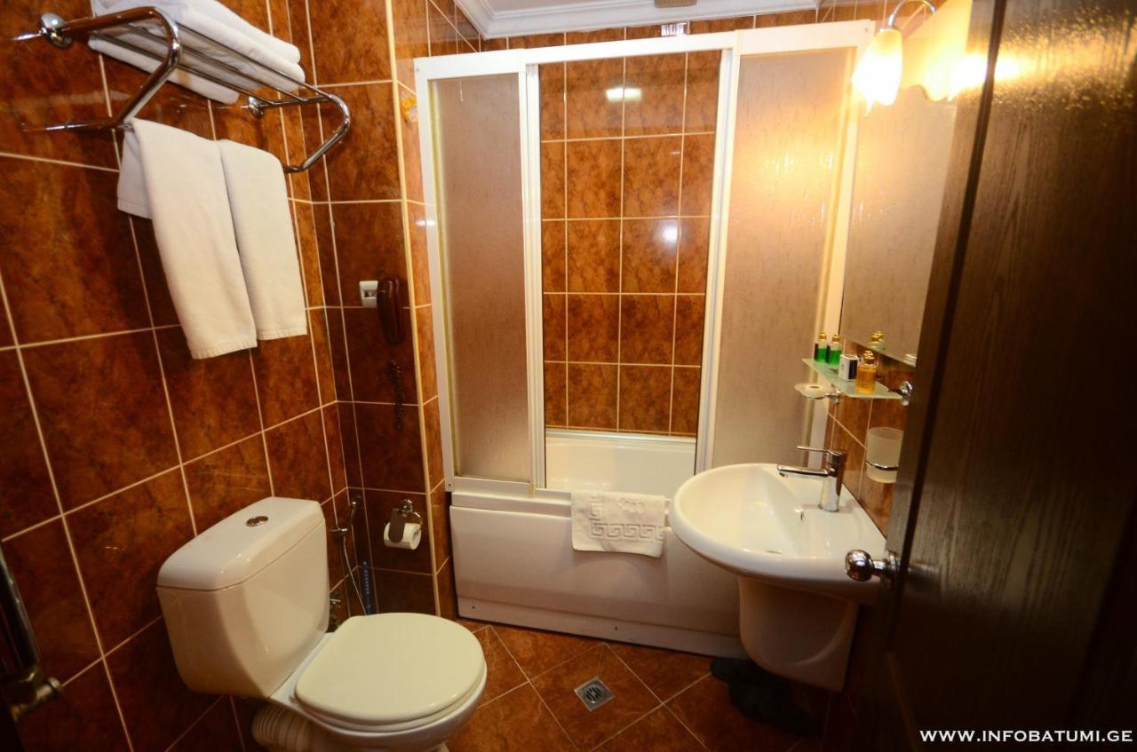 Hotel Istanbul 巴统 外观 照片
