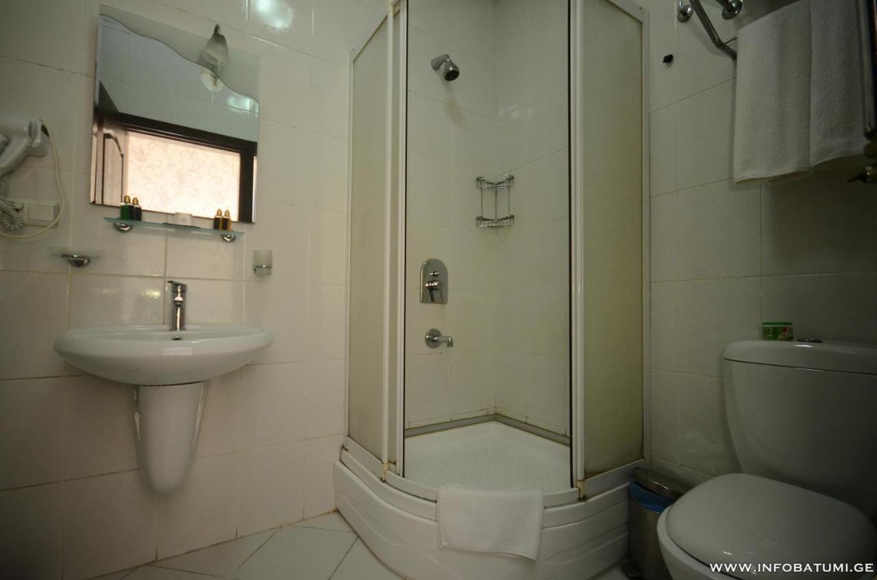 Hotel Istanbul 巴统 外观 照片