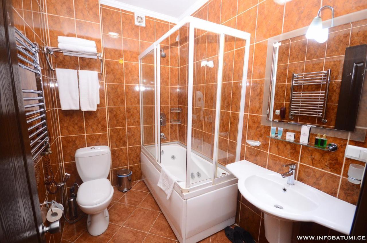 Hotel Istanbul 巴统 外观 照片