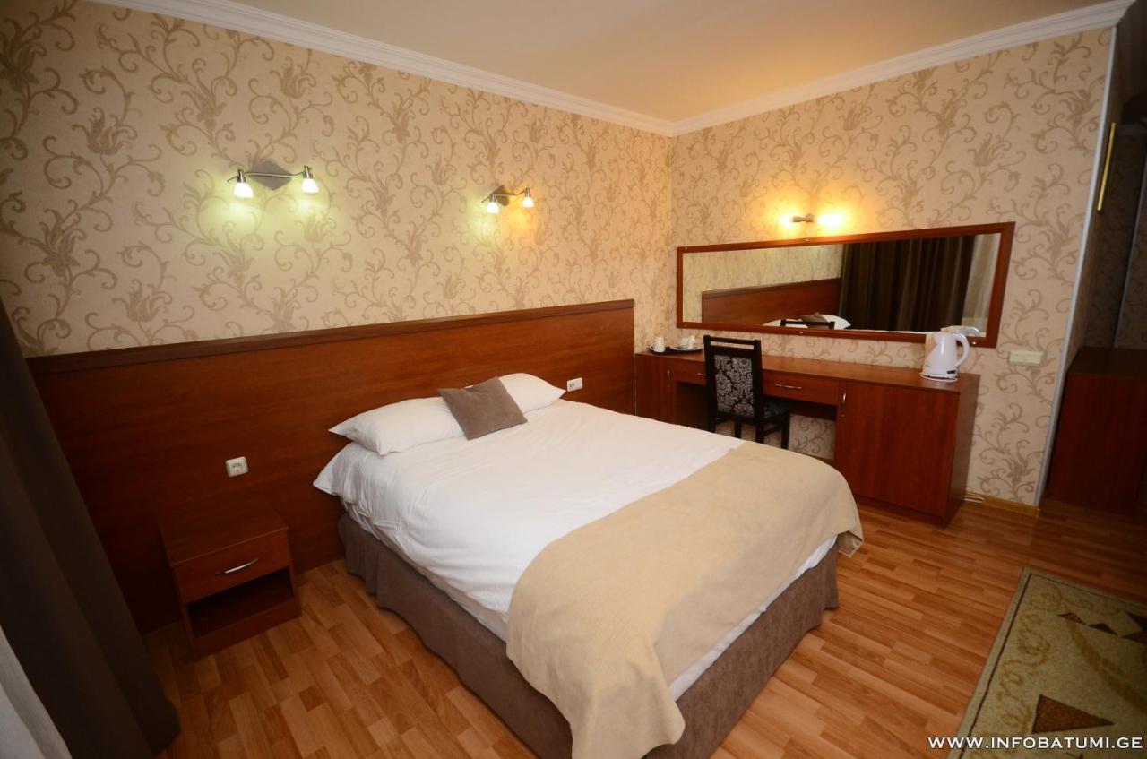 Hotel Istanbul 巴统 外观 照片